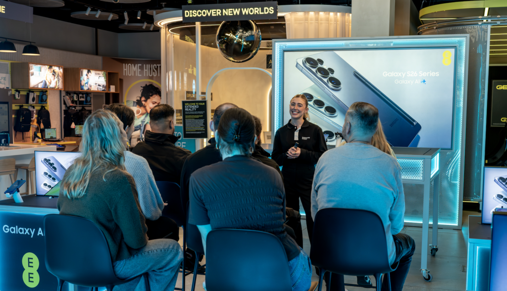 EE and Samsung launch in-store AI training for consumers