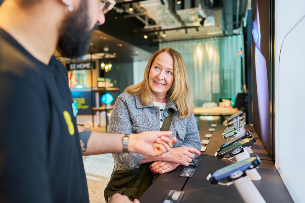 New upgrade scheme lets EE Flex Pay customers swap phones while still in contract